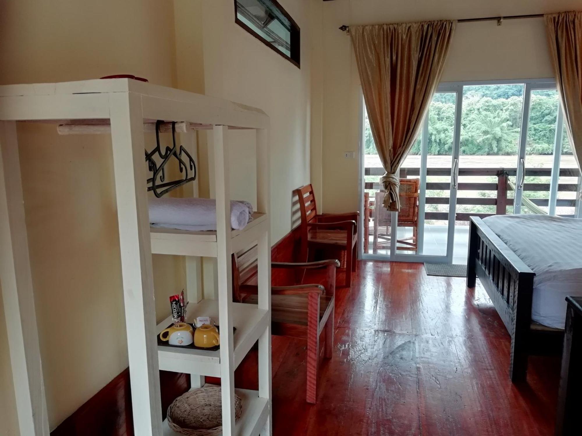 Riverview Bungalows & Gh Muang Ngoi Eksteriør billede
