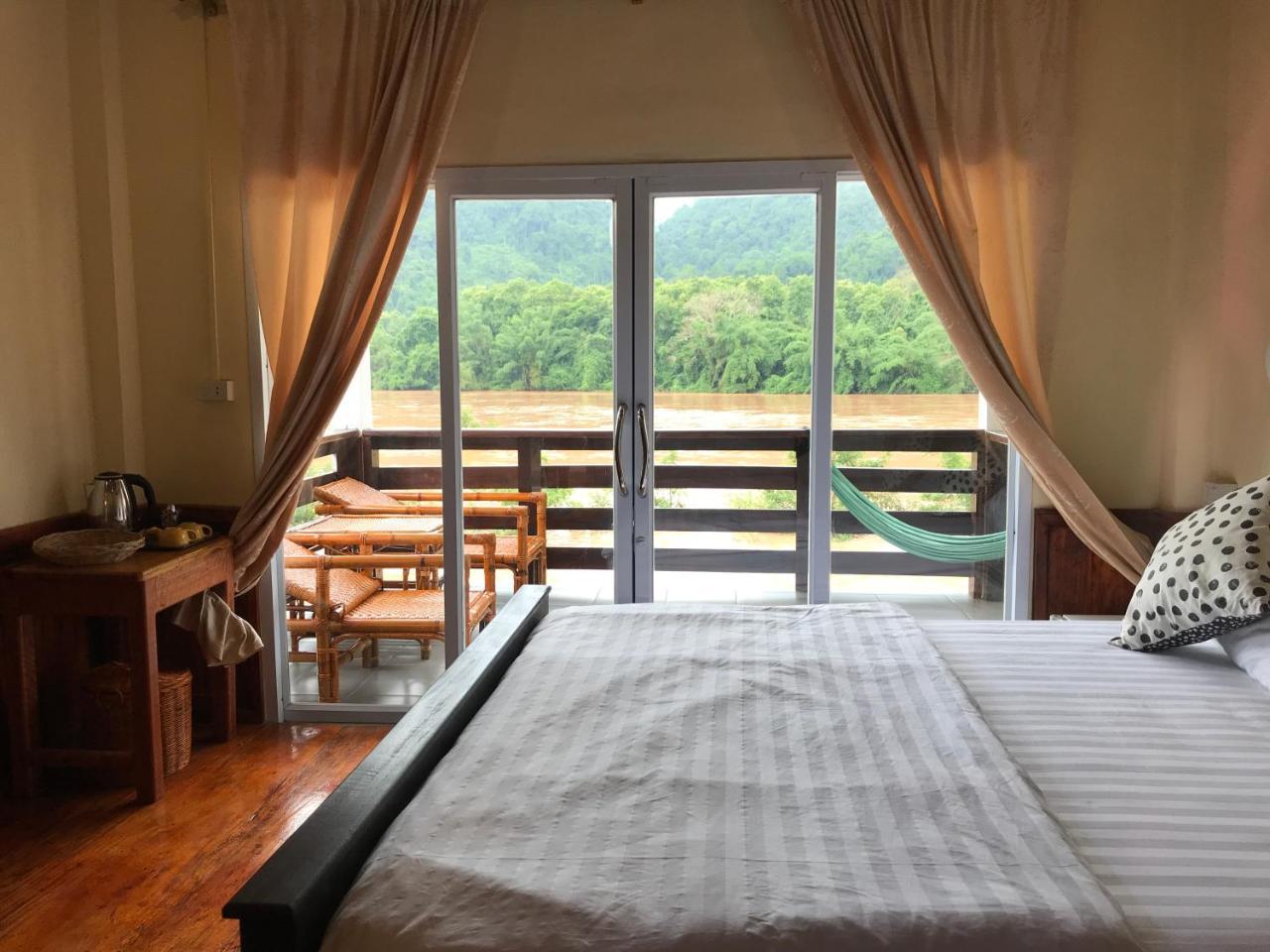 Riverview Bungalows & Gh Muang Ngoi Eksteriør billede